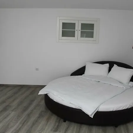 Varchev 2 Apartman *